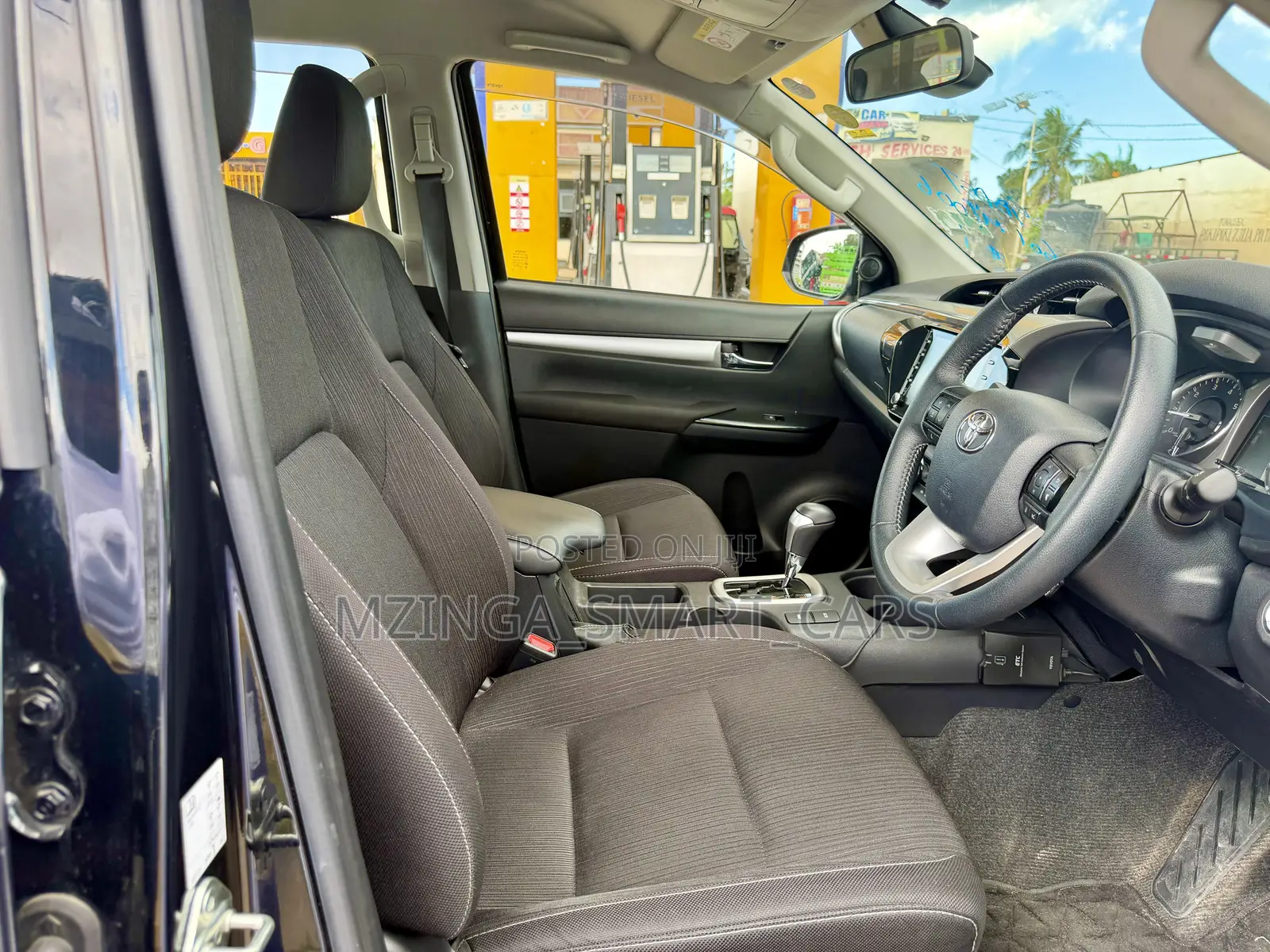 Toyota Hilux 2024 Black