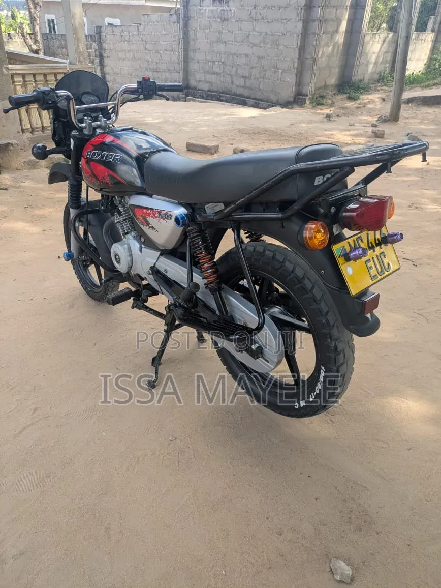 Bajaj Boxer X125 2025 Black