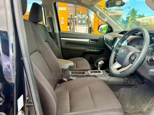 Toyota Hilux 2023 Black