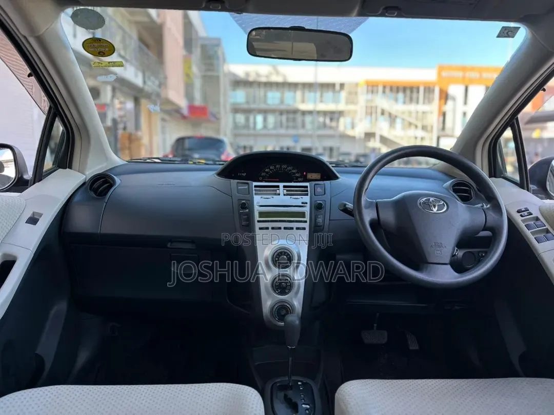 Toyota Vitz 2005 Silver