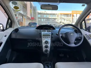 Toyota Vitz 2005 Silver