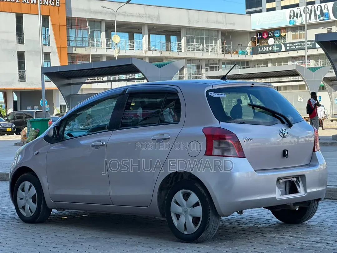 Toyota Vitz 2005 Silver