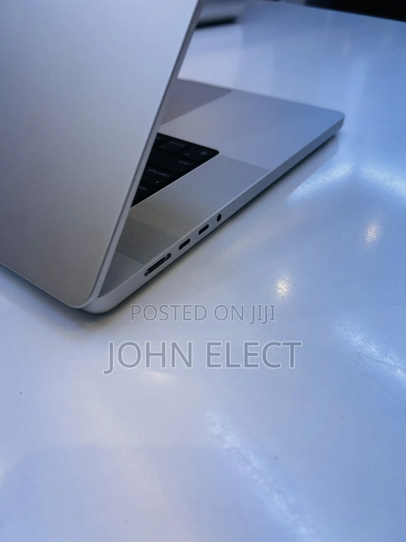 New Laptop Apple MacBook Pro 2023 M3 Pro 8GB Apple M3 Pro SSD 512GB