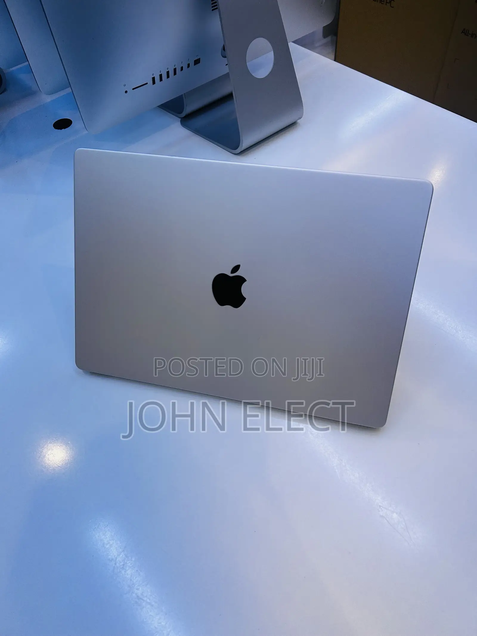 New Laptop Apple MacBook Pro 2023 M3 Pro 8GB Apple M3 Pro SSD 512GB