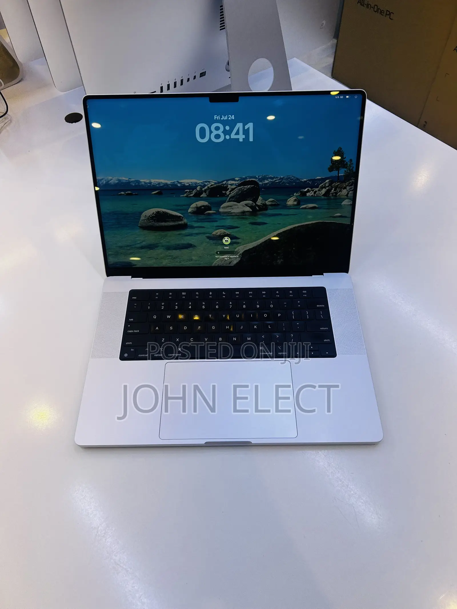 New Laptop Apple MacBook Pro 2023 M3 Pro 8GB Apple M3 Pro SSD 512GB