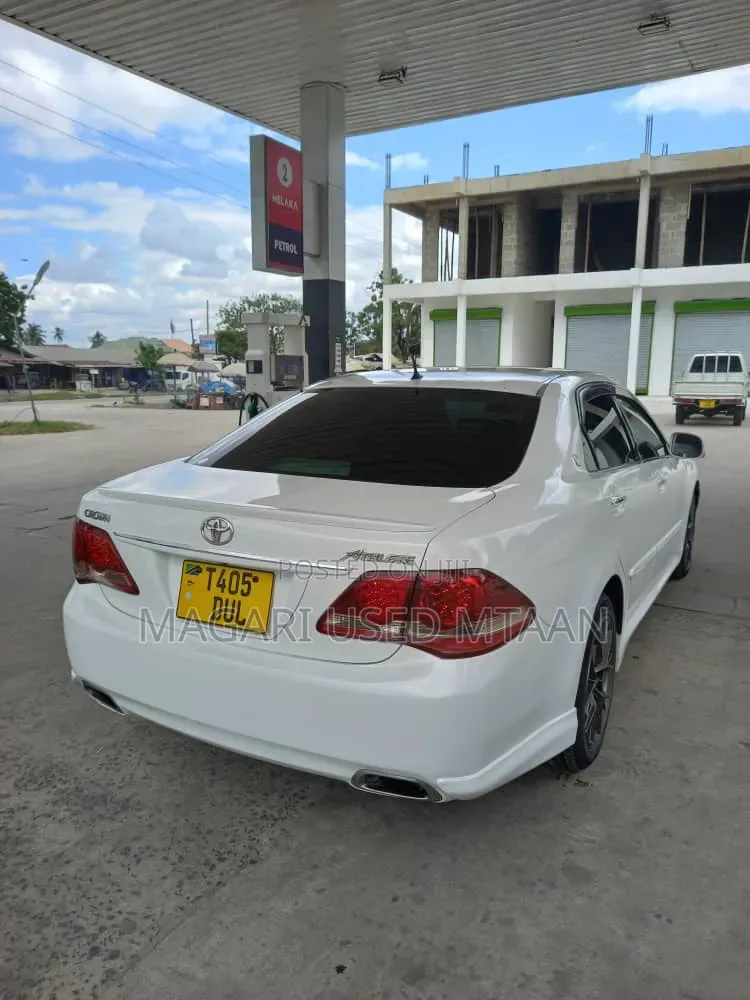 Toyota Crown 2009 Pearl