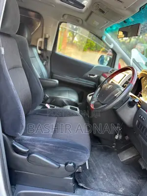 Toyota Vellfire X 2.4 FWD 8-Seater 2010 White