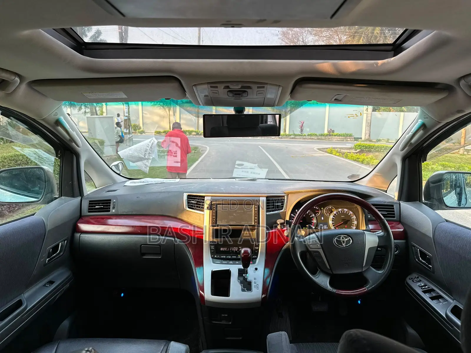 Toyota Vellfire X 2.4 FWD 8-Seater 2010 White
