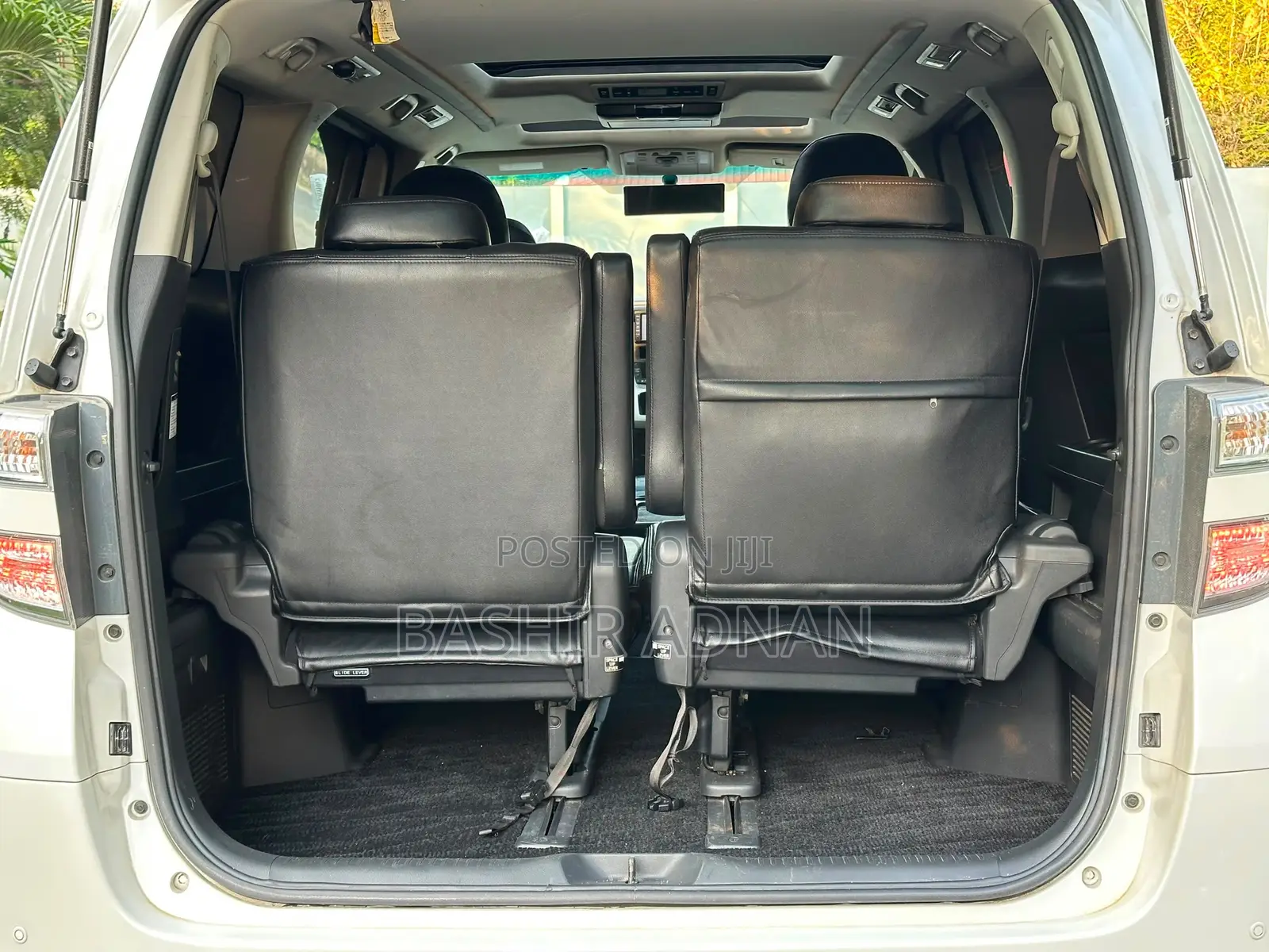 Toyota Vellfire X 2.4 FWD 8-Seater 2010 White