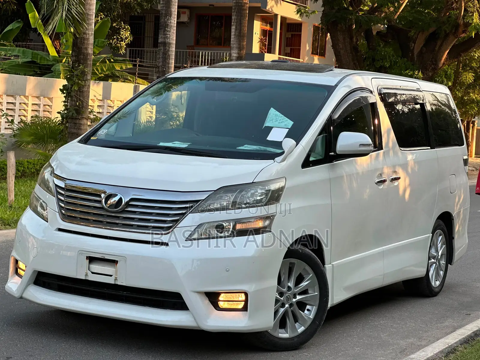 Toyota Vellfire X 2.4 FWD 8-Seater 2010 White