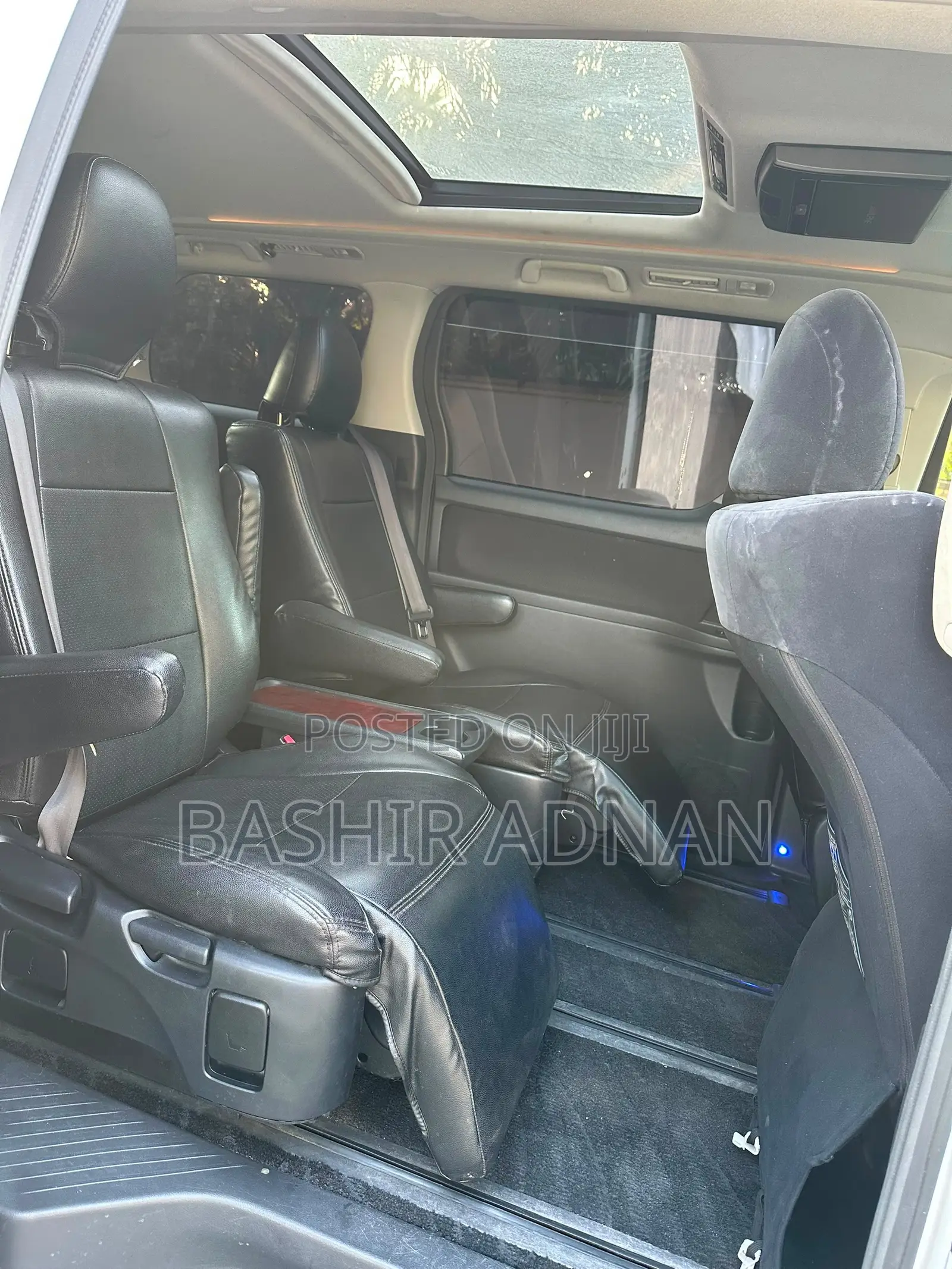 Toyota Vellfire X 2.4 FWD 8-Seater 2010 White