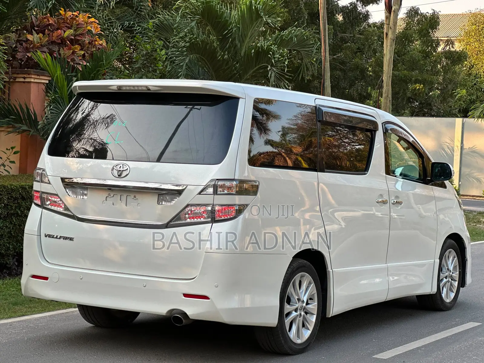 Toyota Vellfire X 2.4 FWD 8-Seater 2010 White