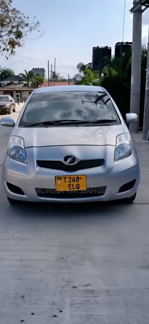 Toyota Vitz 2007 Silver