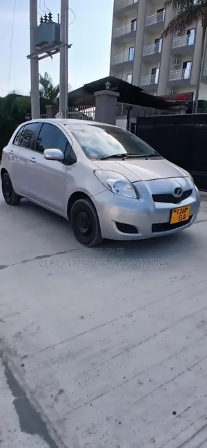 Toyota Vitz 2007 Silver