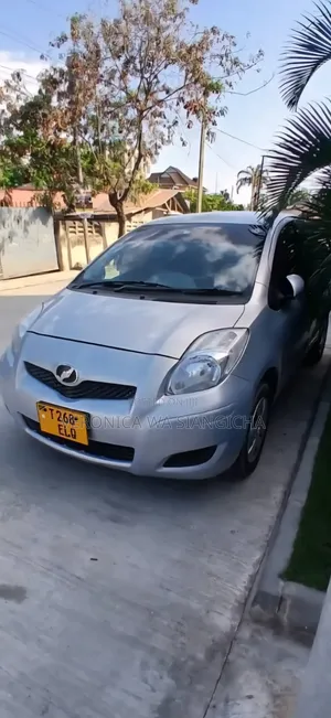 Toyota Vitz 2007 Silver