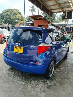 Toyota Ractis 2011 Blue