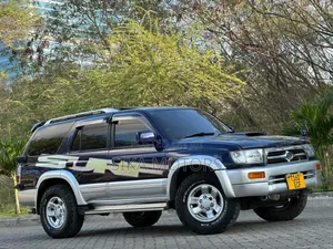 Toyota Hilux Surf 2000 Blue