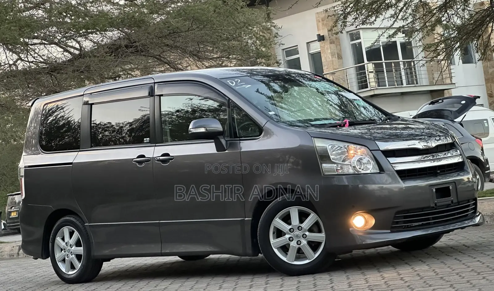 Toyota Noah 2.0 143hp FWD (7 Seater) 2008 Gray