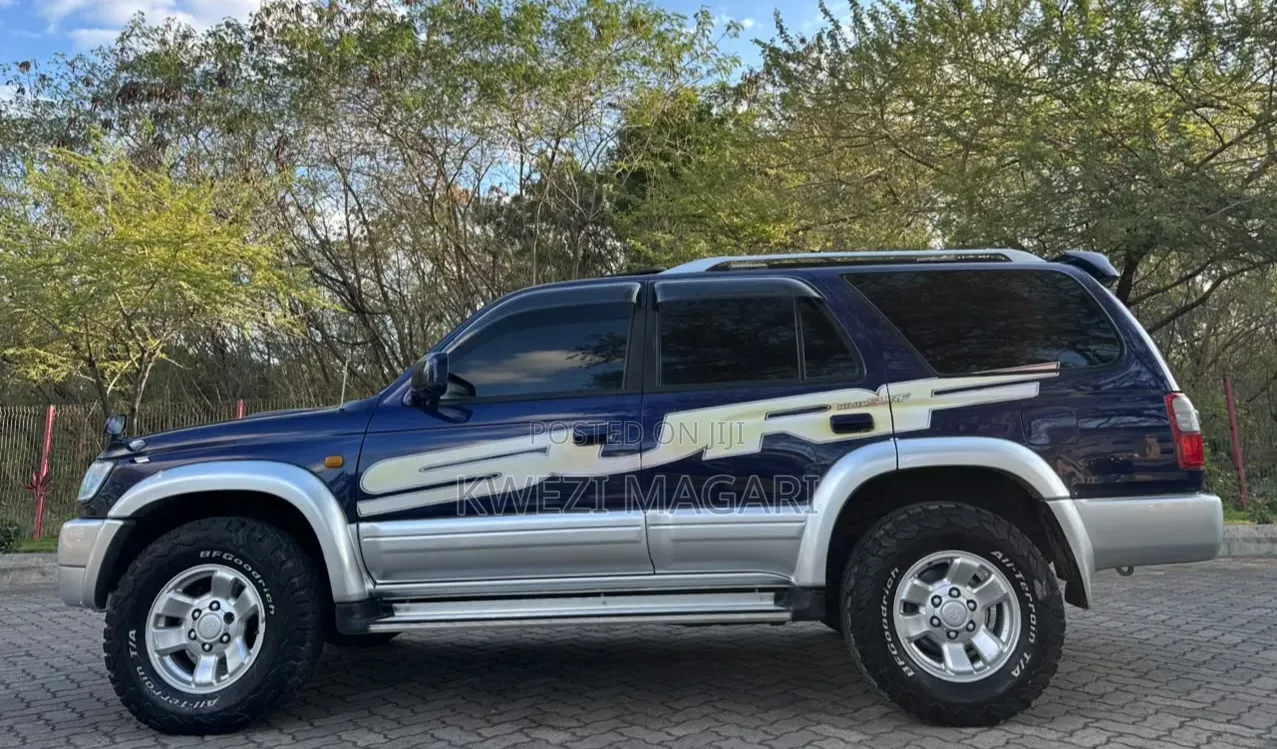 Toyota Hilux Surf 2000 Blue