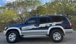 Toyota Hilux Surf 2000 Blue