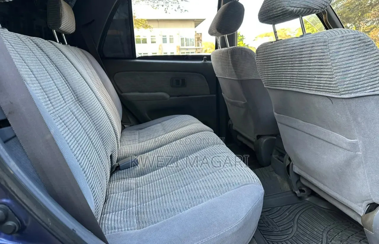 Toyota Hilux Surf 2000 Blue