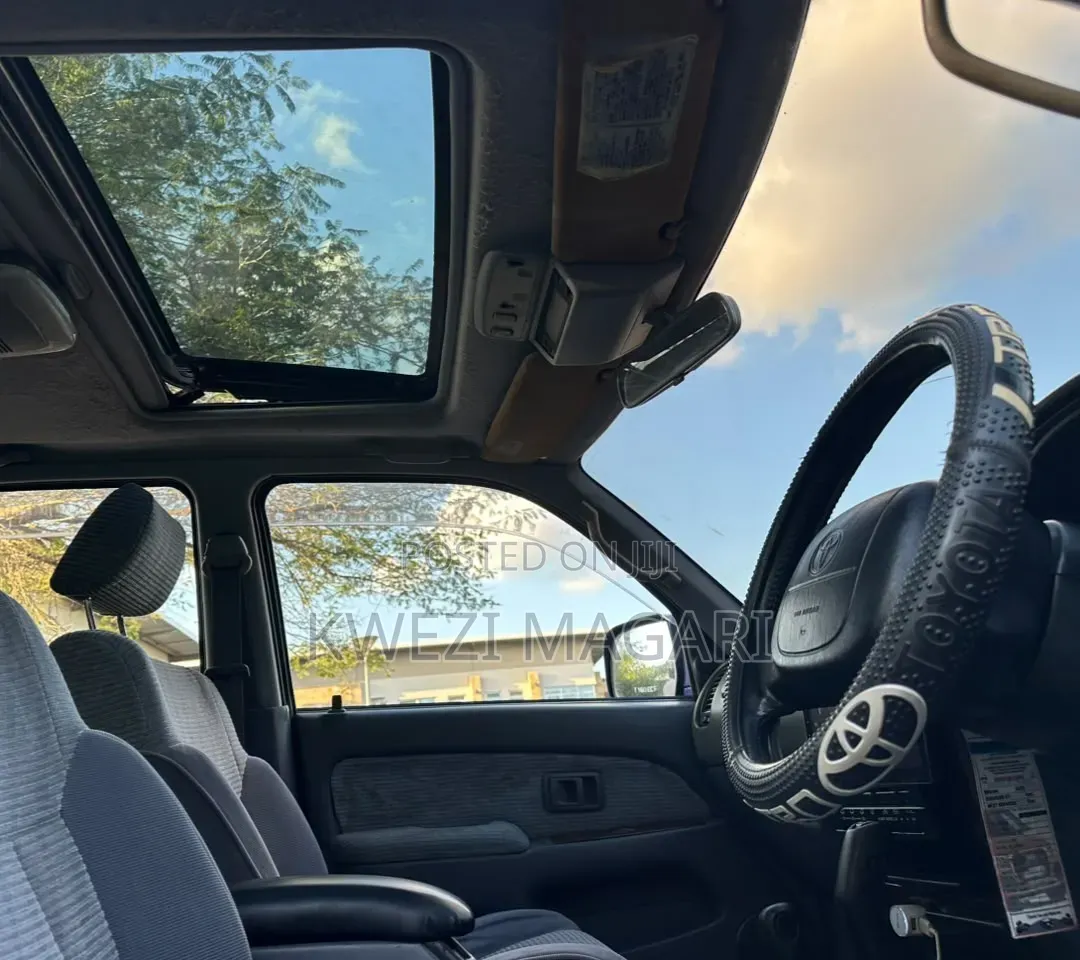 Toyota Hilux Surf 2000 Blue