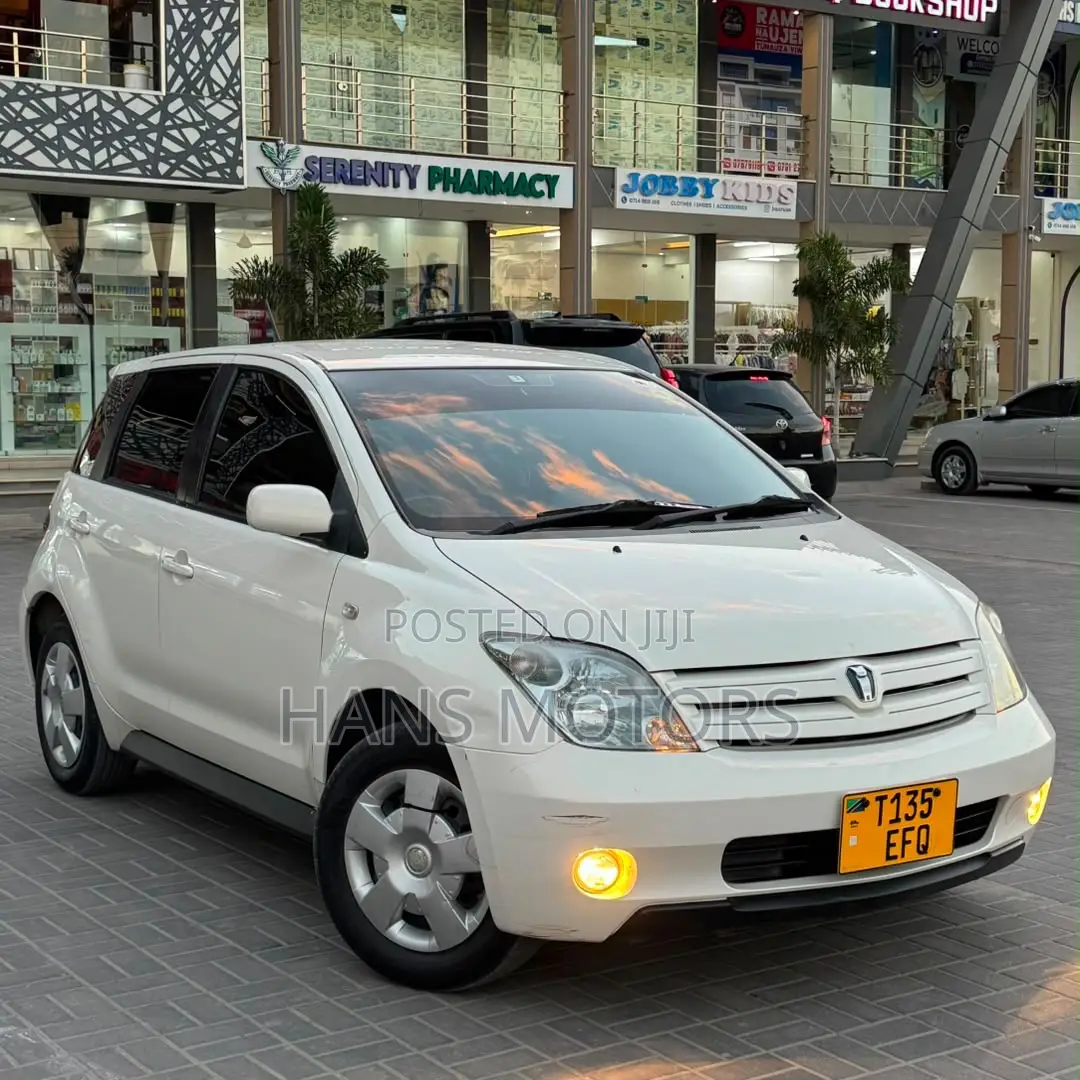 Toyota IST 2004 White