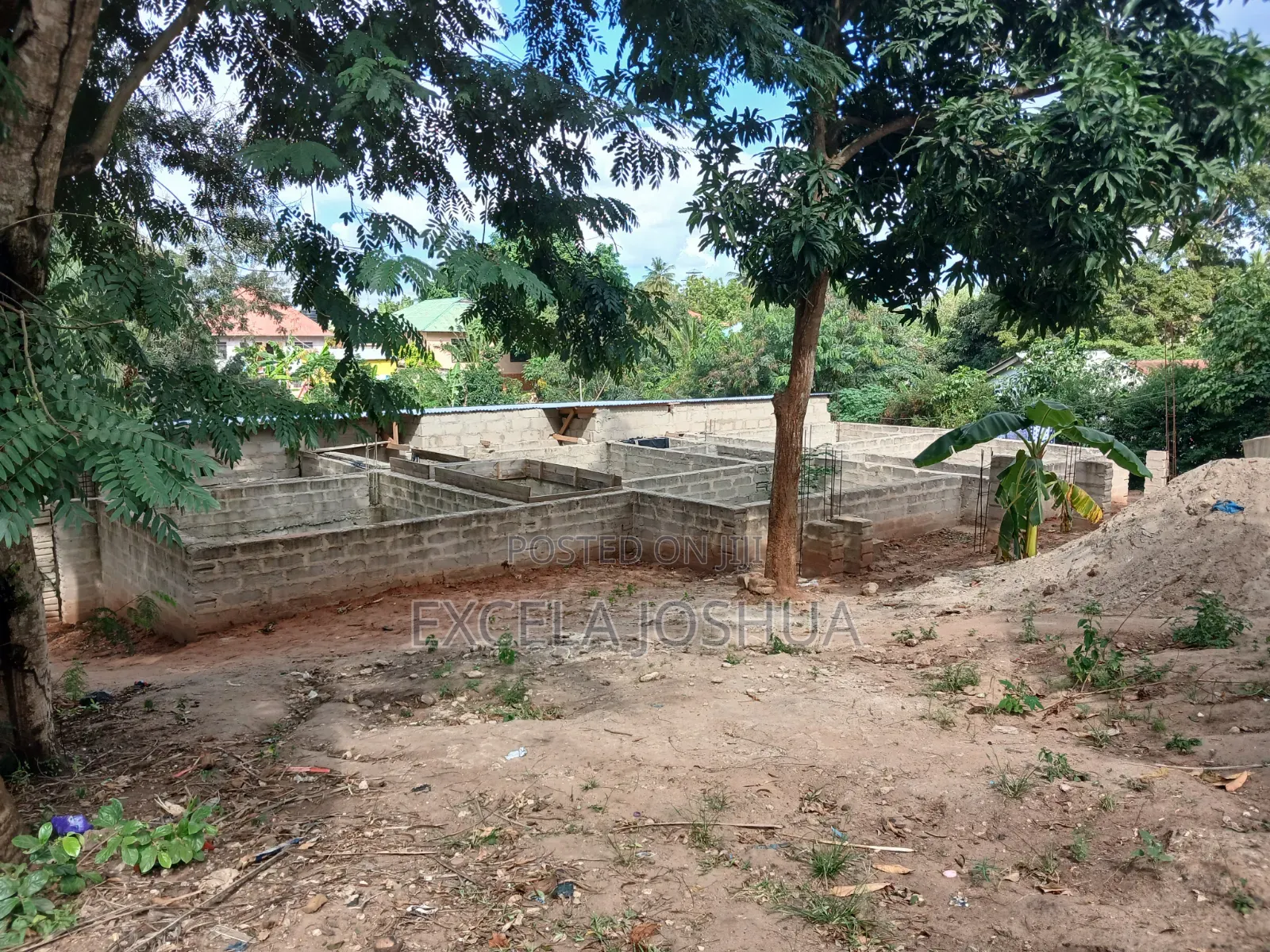 Kiwanja Kinauzwa Goba Mtaa Wa Muhimbili