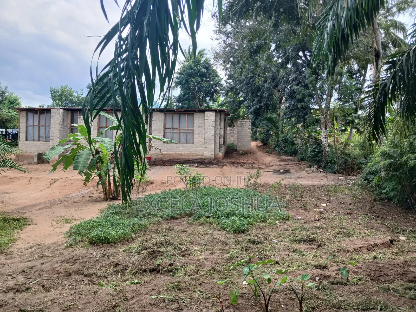 Kiwanja Kinauzwa Goba Mtaa Wa Muhimbili