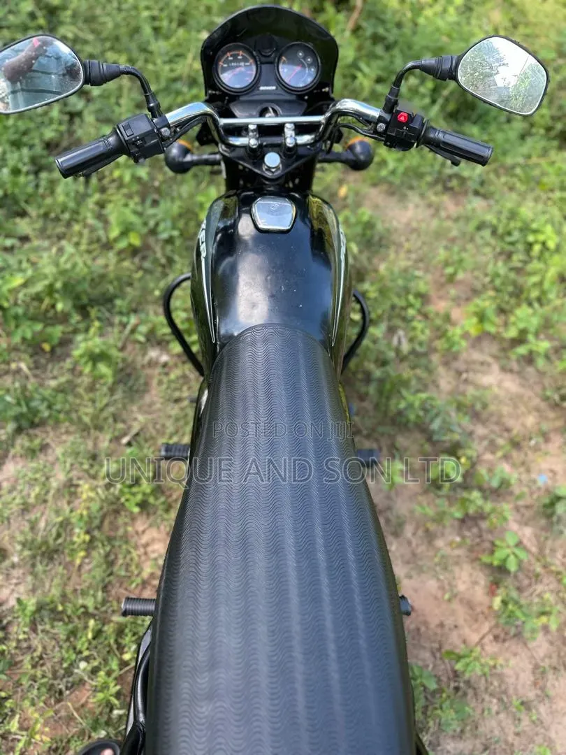 Bajaj Boxer 125 2025 Black