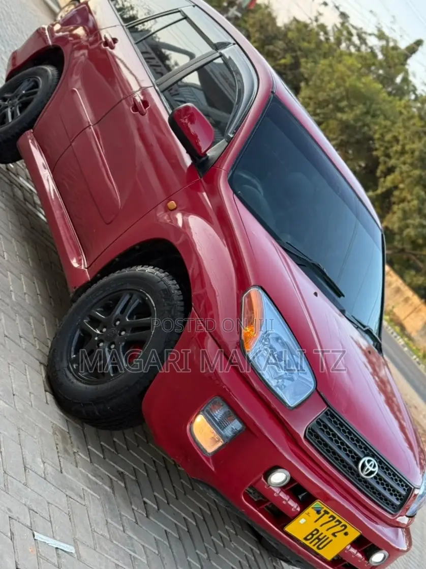 Toyota RAV4 180 2006 Red