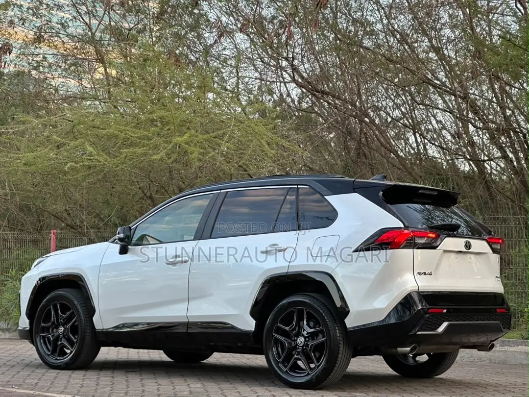 Toyota RAV4 2024 White