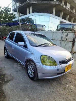 Toyota Vitz 2004 Silver
