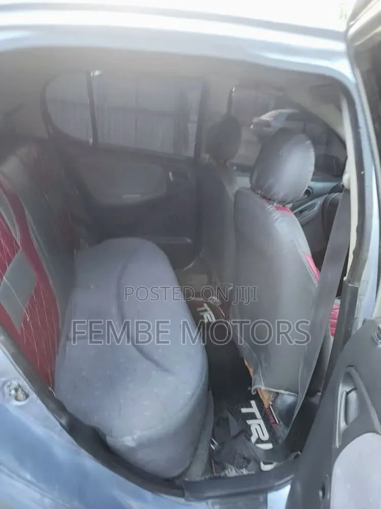Toyota Vitz 2004 Silver