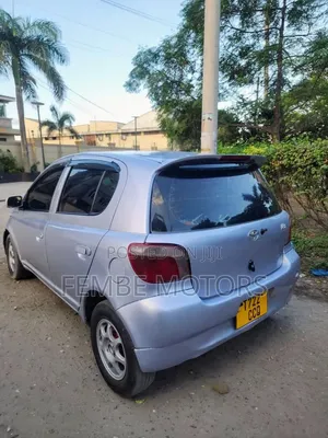 Toyota Vitz 2004 Silver