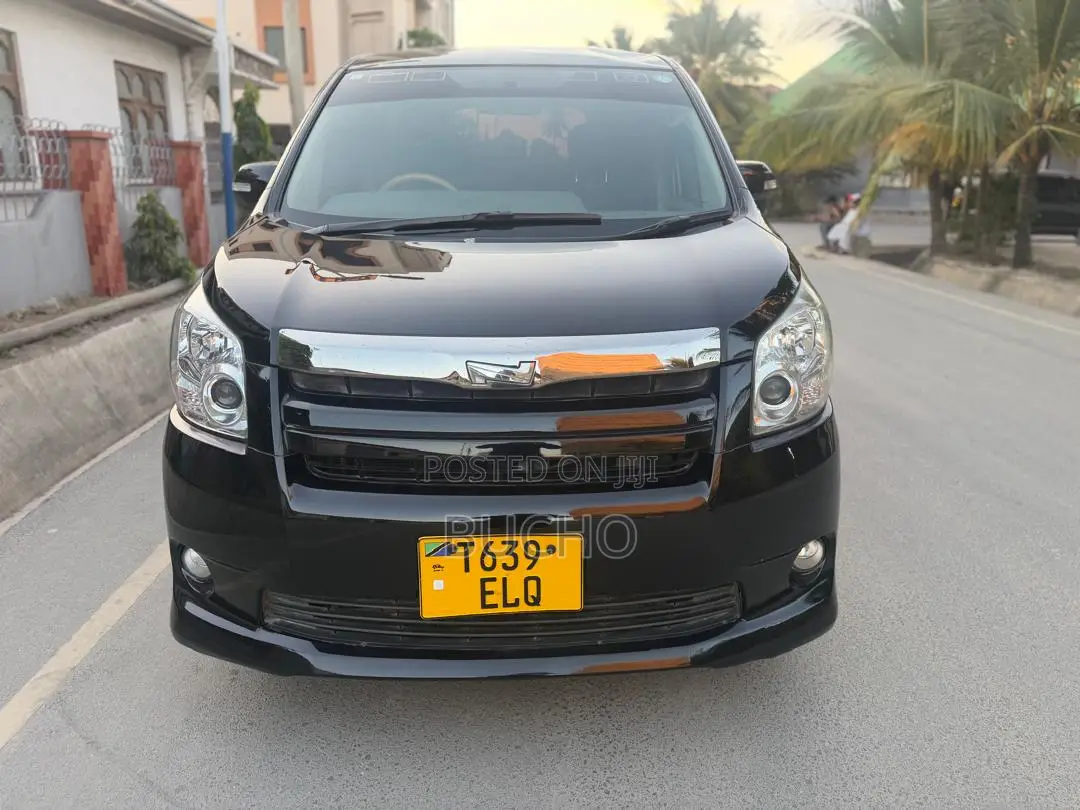 Toyota Noah 2010 Black