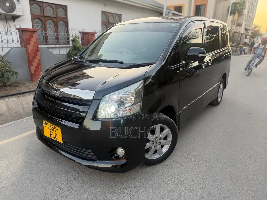 Toyota Noah 2010 Black