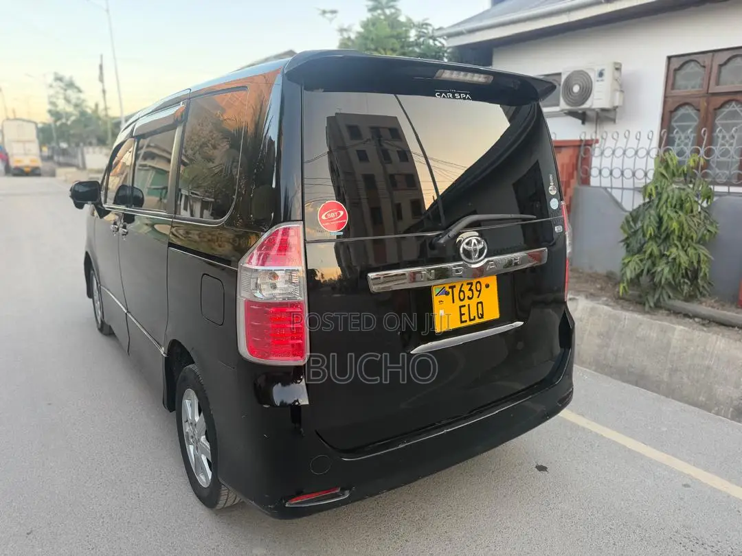 Toyota Noah 2010 Black