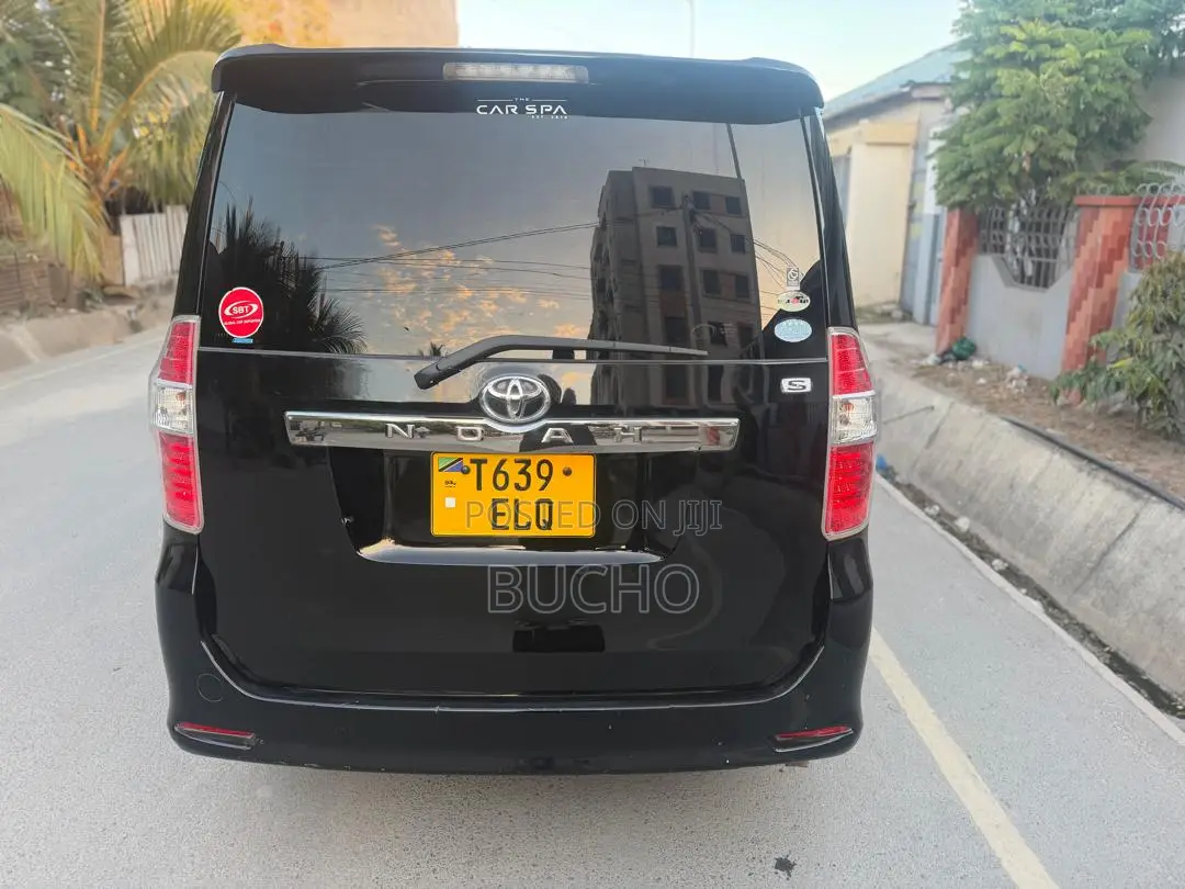 Toyota Noah 2010 Black