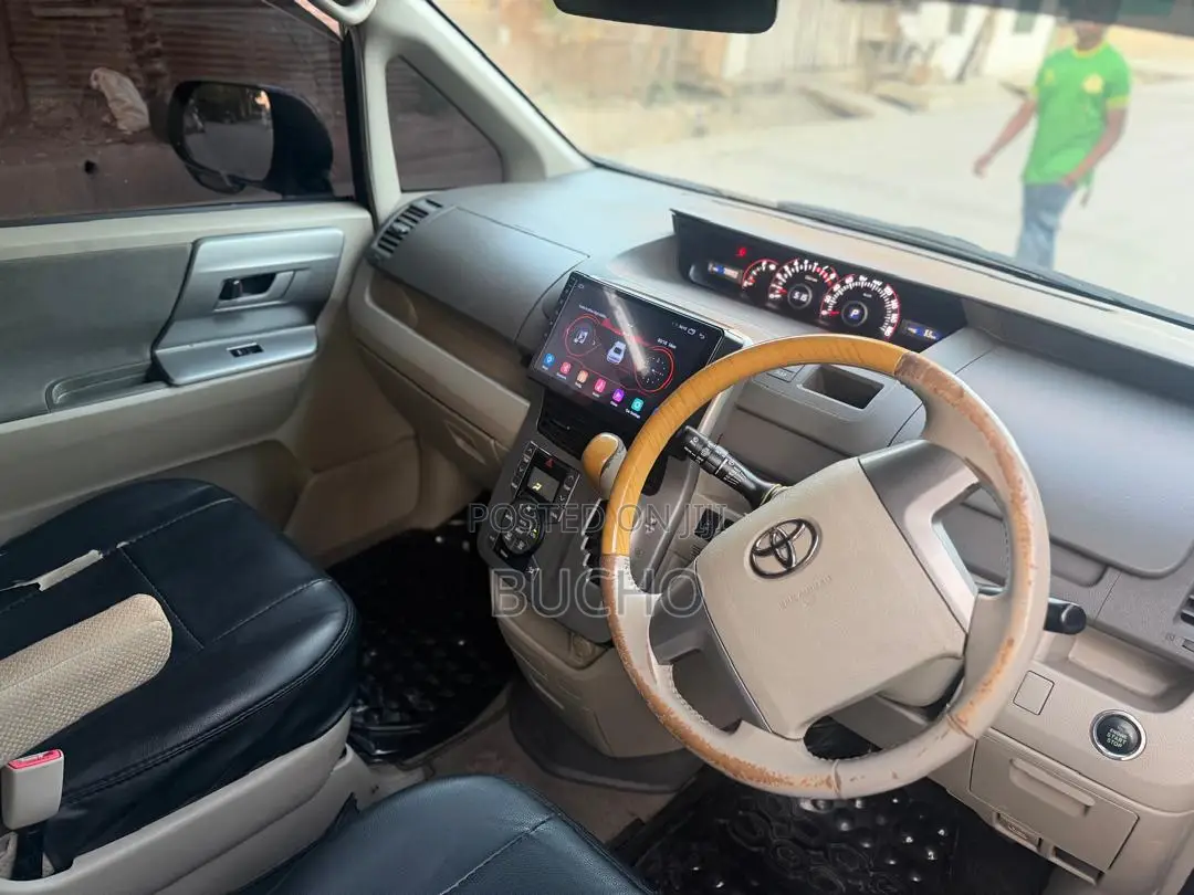 Toyota Noah 2010 Black