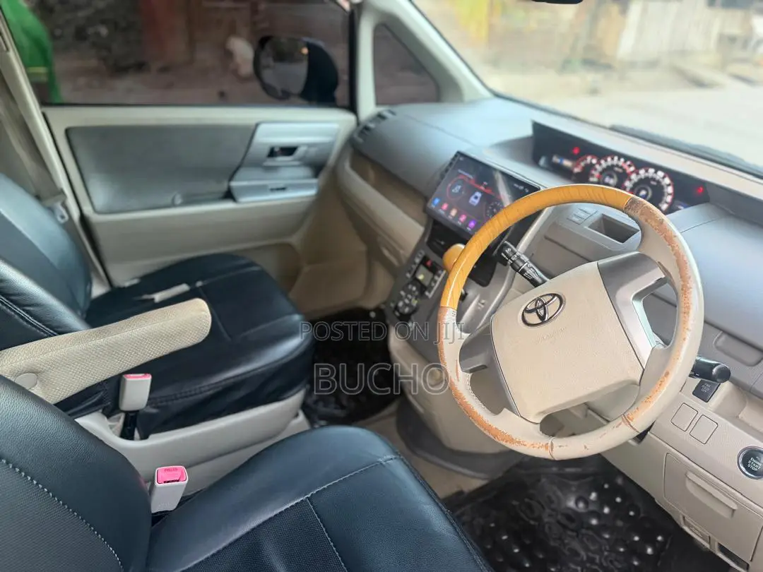 Toyota Noah 2010 Black