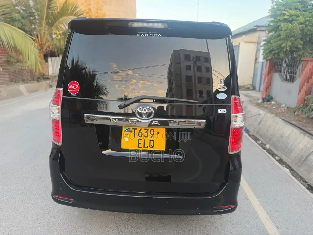 Toyota Noah 2010 Black