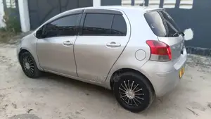 Toyota Vitz 2008 Silver