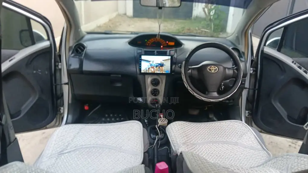 Toyota Vitz 2008 Silver