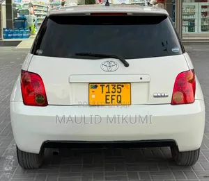 Toyota IST 2003 White