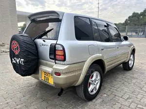 Toyota RAV4 Base 4x4 1999 Silver