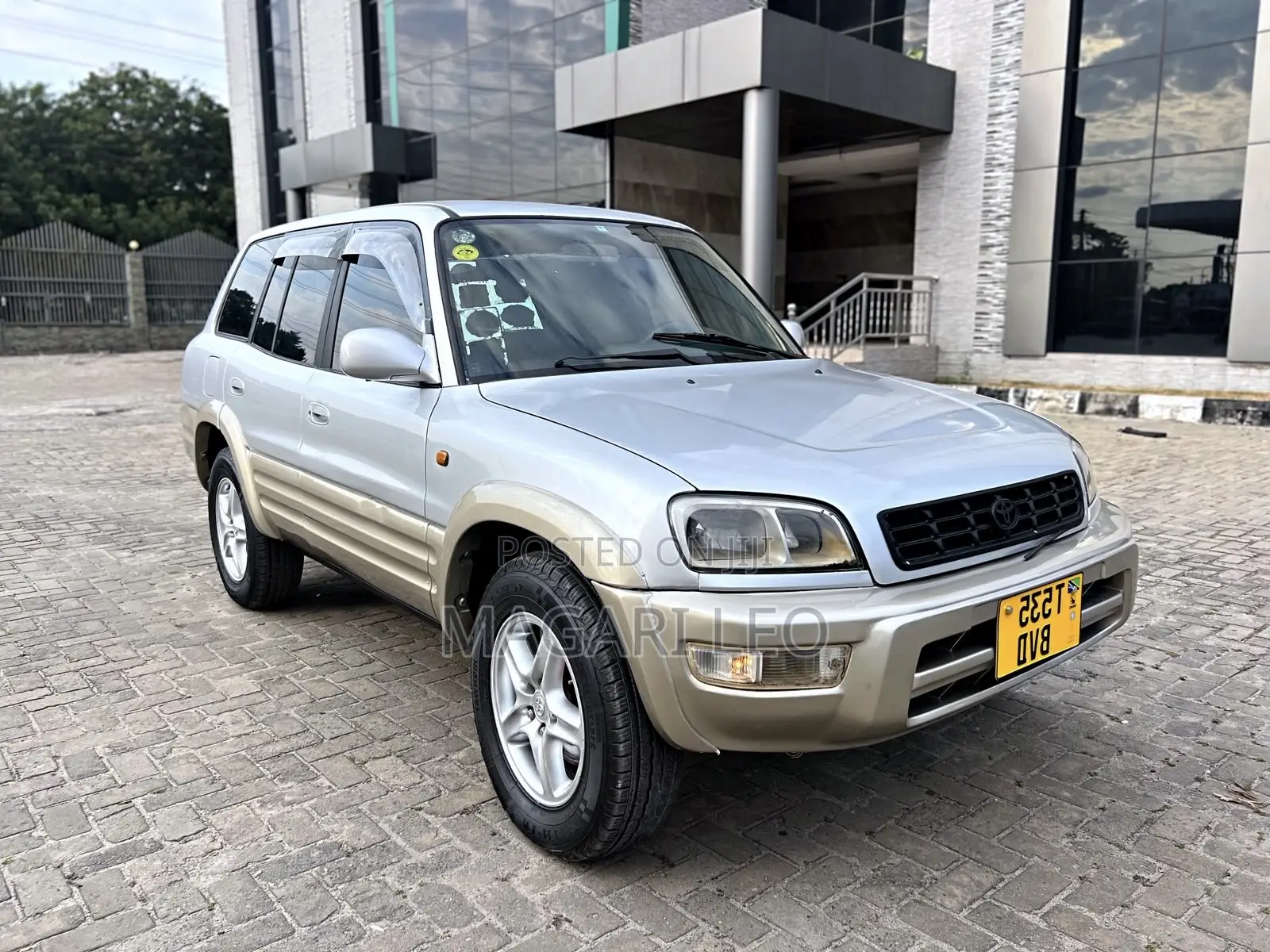 Toyota RAV4 Base 4x4 1999 Silver