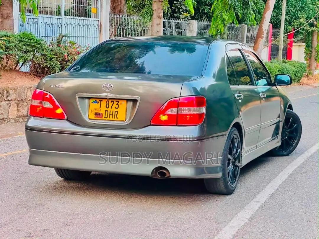 Toyota Brevis 2005