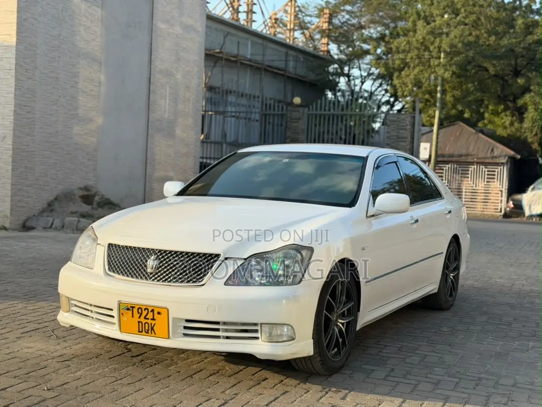 Toyota Crown Royale 2005 Pearl