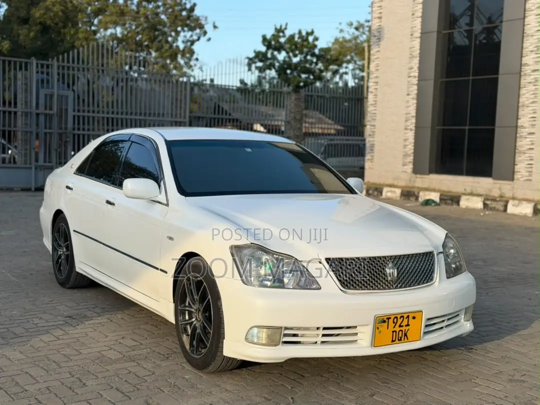 Toyota Crown Royale 2005 Pearl